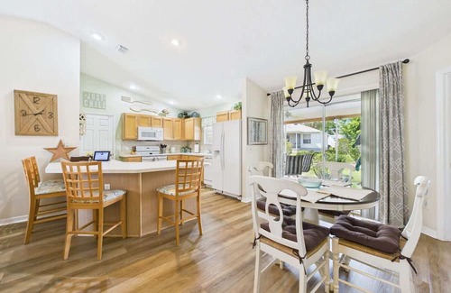 Woodbury House | Welcoming in Woodbury
