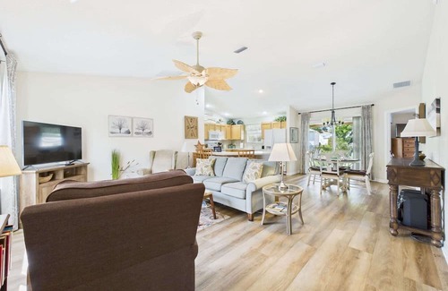Woodbury House | Welcoming in Woodbury