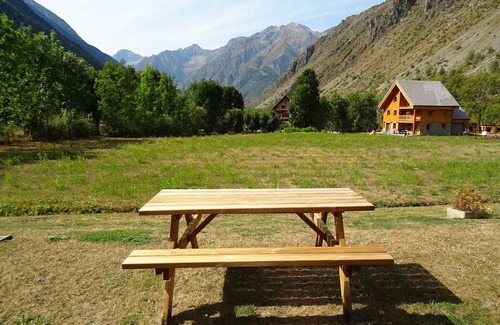 La Chapelle-en-Valgodemard Ski Chalet | 6/8 person duplex apartment in a chalet in the heart of the Ecrins mountains