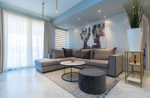 Kastoria Apartment | Πολυτελές διαμέρισμα με τρία μεγάλα υπνοδωμάτια και δυο wc σε ιδανική τοποθεσία