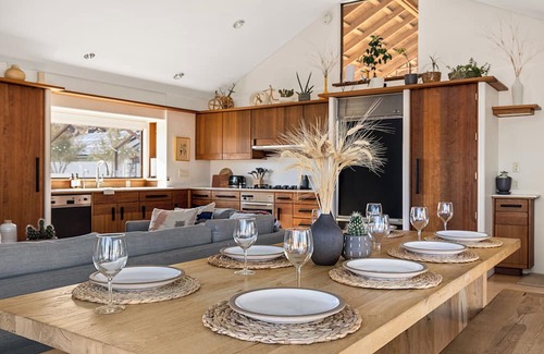 Pioneertown House | AMAN STYLE HOME Yucca Valley with Pool/Sauna/Starlink