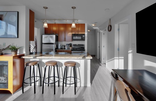 Gastown Condo | Elegance Residence in Downtown/Free Parking/Pet-Friendly