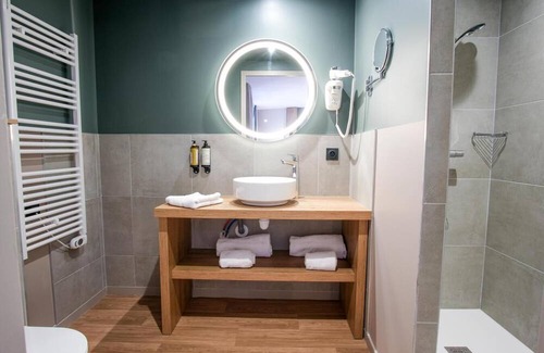 Mont-de-Lans Hotel | Wifi, 10m from ski slopes, swimming pool, sauna, tv, 27m², Les 2 Alpes