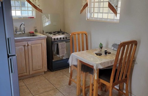 Little Battaleys Apartment | Nice 1-bedroom apartment in St Peter with WiFi
