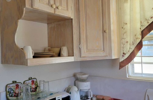 Little Battaleys Apartment | Nice 1-bedroom apartment in St Peter with WiFi