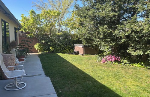 Napa House | Remodeled home only3 minutes from 6 wineries. A park at end of st w26 mile views