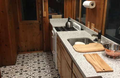 Idyllwild Cabin | Dog friendly Vintage Cabin with a stroll to Town