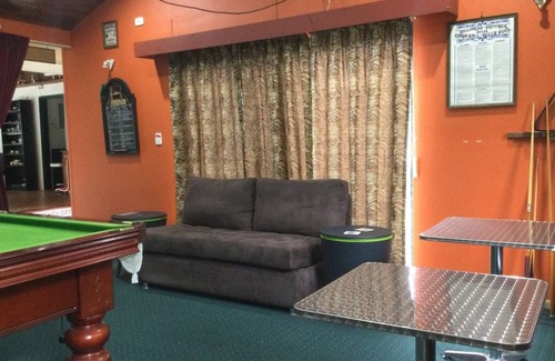 Mount Mee House | Fox’s Lair Inn, an English replica pub