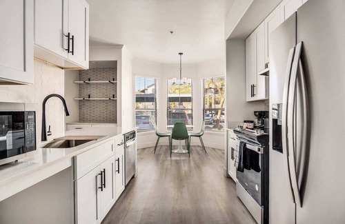 Glendale Sports and Entertainment District Apartment | Boulevard Stays 2BR by Stadium Pool, Parking, Gym 06