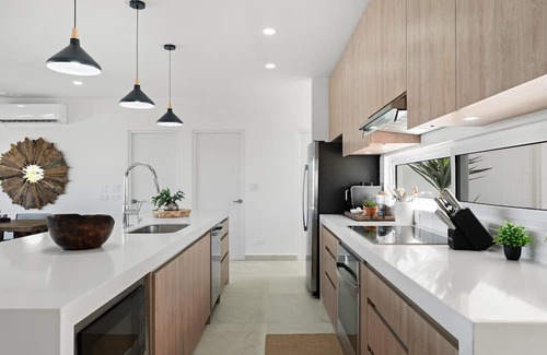 Santa Barbara House | Brand New Professionally Decorated Luxury 5 Bed Avellanas Home Minutes to Beach