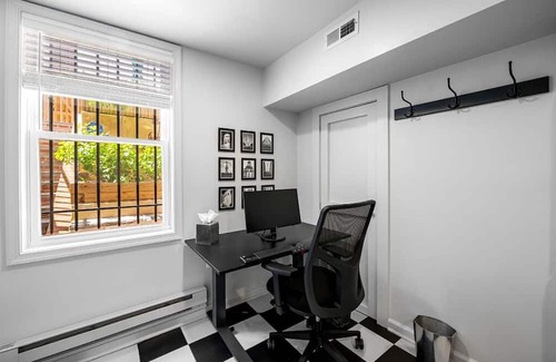 Mount Vernon Apartment | Large Garden Level Apartment with Backyard Vibes, King Bed and Home Office Setup