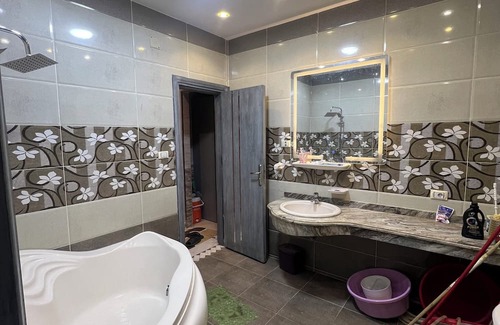 Faisal House | Charming 2-bedroom building in Suez Governorate with AC