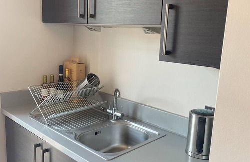 Henley-on-Thames Apartment | Henley Regatta - Walking distance from course. Balcony and parking.