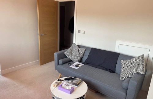 Henley-on-Thames Apartment | Henley Regatta - Walking distance from course. Balcony and parking.