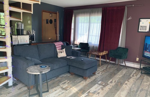 Petersburgh Apartment | Charming Red Tower, Loft ambiance, Mountain views, AC, WiFi, Berkshires NY