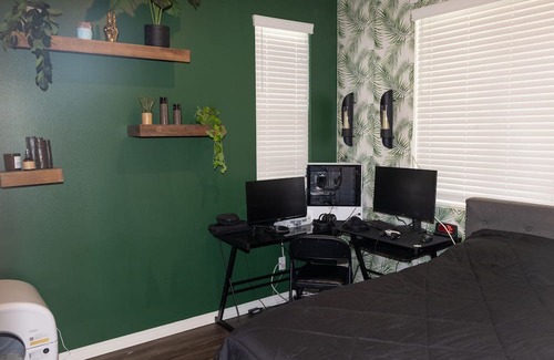 Menifee House | Spacious 4-bedroom house in awesome Menifee with WiFi, AC, fitness room