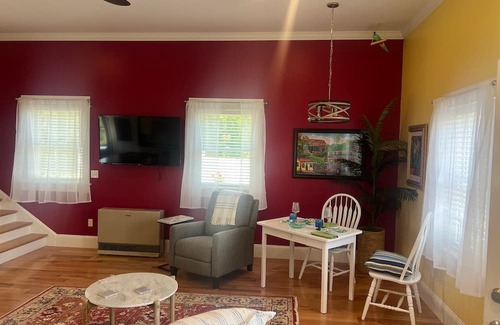 Rockport Apartment | Cutie on the Farm