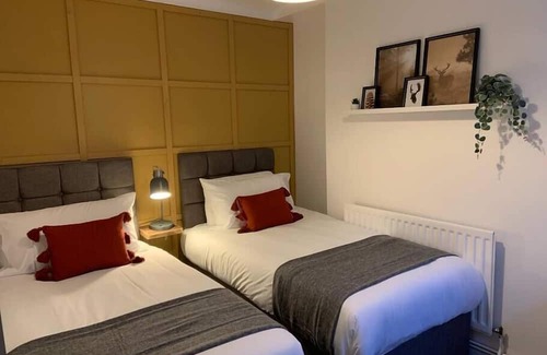 Castle Apartment | The Great North Hill - Swansea City Centre