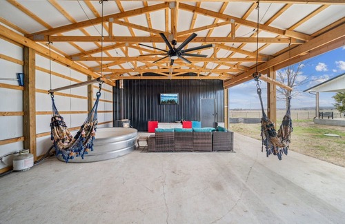 Adair House | 4-bedroom 3 bath house in tranquil Adair. With Large hang out barn.