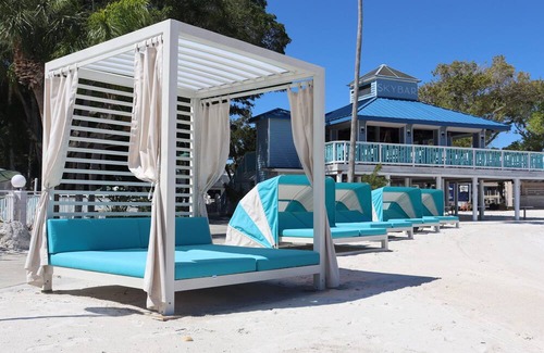 Pinellas Point House | Coastal Vibes Await: Dive into Adventurous Excursions and Tranquil Evenings