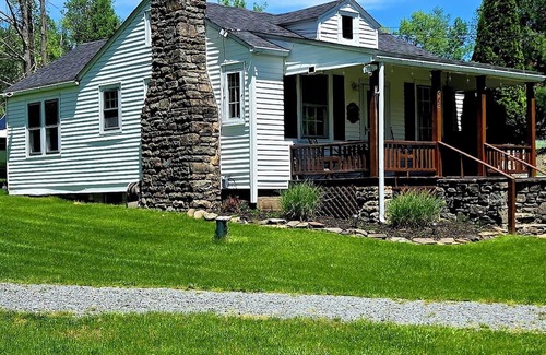 Greentown Cottage | Charming 2-bedroom cottage with AC, WiFi in serene Lake wallenpaupackview access