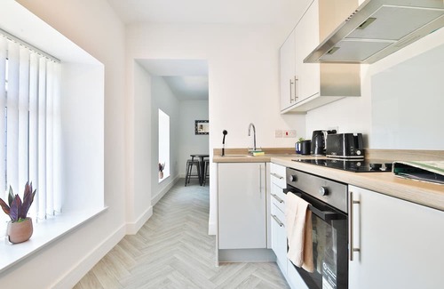 Landore Apartment | Cosy & Stylish 1 Bedroom Apartment