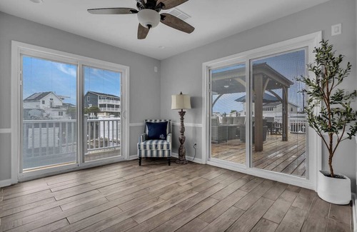 Beach Haven West House | Stunning 3-bedroom Lagoon-Front Oasis- Serenity Awaits!