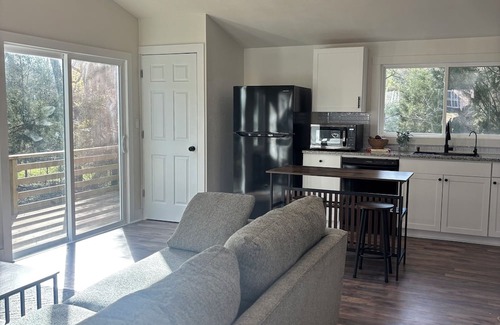 Enchanted Oaks House | Shackin’ Up at The Lake 2 bed 2 bath