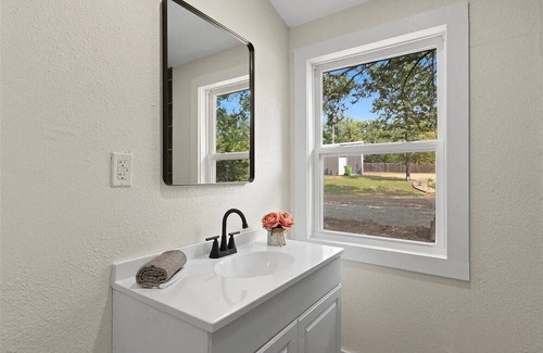 Enchanted Oaks House | Shackin’ Up at The Lake 2 bed 2 bath