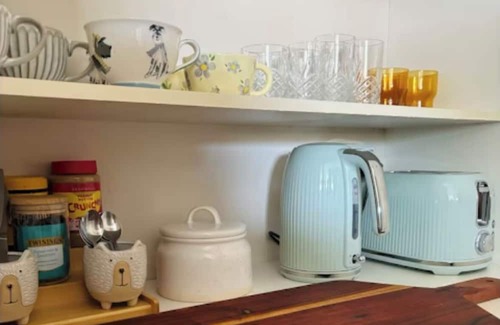 Labrador House | Charming 3 bedroom cottage style home on the Gold Coast - Pet friendly