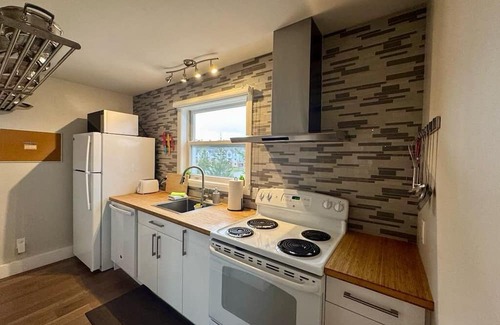 Magog Apartment | Condo Azürea - A 5-minute walk from Plage des Cantons/Lac Memphrémagog
