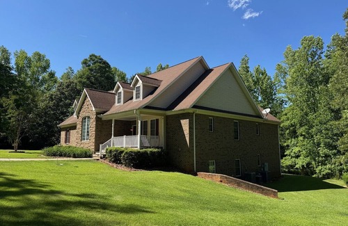 Trinity House | Spacious & Pristine 5 Bedroom 4 Bath Home on 5 Acres