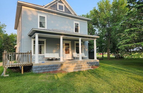 Agency Village House | Spacious 5-bedroom country house in marvelous Summit with WiFi, AC