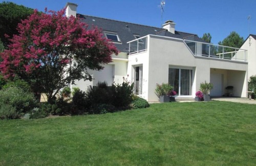 Sarzeau House | Vacation home on the beach, less than 10 minutes' walk from the sea.