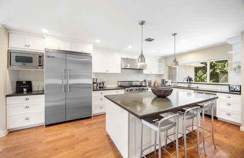 Beverly Hills House | New Listing! Beverly Hideaway by Colby & Conrad