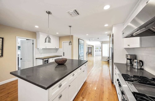Beverly Hills House | New Listing! Beverly Hideaway by Colby & Conrad