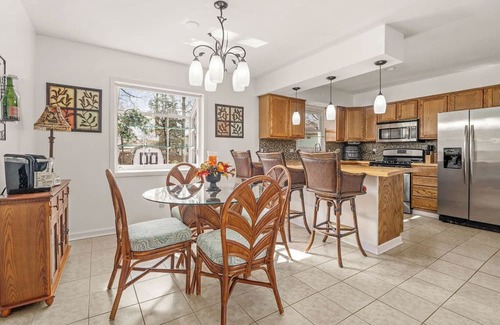 Columbus House | Fully Furnished Paid Utilities 3-bedroom 2-1/2 Bath Home on a quiet Cul-de-Sac