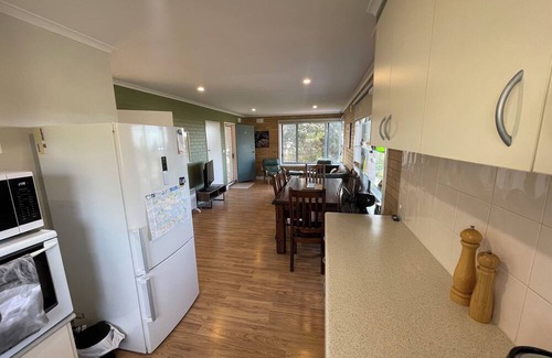 Cowes Apartment | Beachfront apartment with spectacular ocean views.