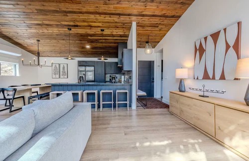 Camp Nelson House | A House in the Mountains - Modern Spacious & Views