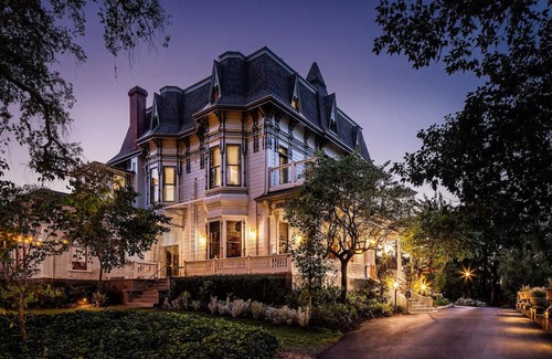 Healdsburg House | Unwind in 2 Stylish Units Perfect for Wine Tasting & Scenic Views