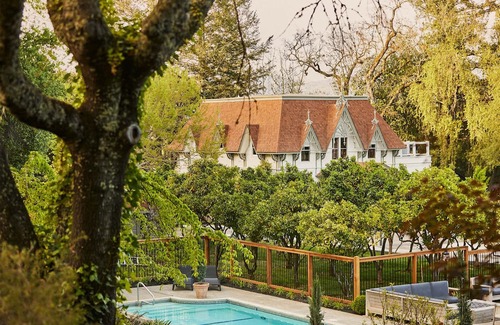 Healdsburg House | Scenic Room Ideal for Cultural and Culinary Explorations Nearby