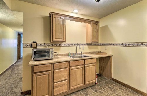 Kodak House | Cozy Cabin | Hot Tub, Views, Near Smoky Mountains!