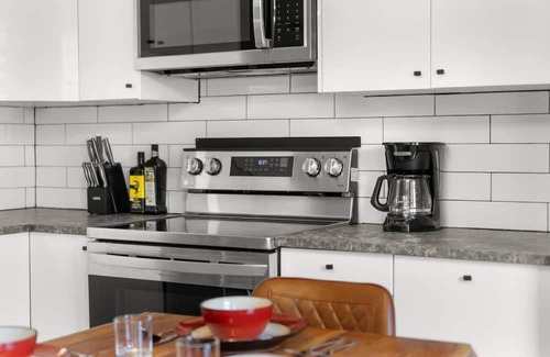 Rosemont-La Petite-Patrie Apartment | Star Pop Art | Chic & vibrant 1 BR FREE PARKING