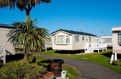 Caister-on-Sea House | Introducing the ABI Vista, a 2-bedroom caravan designed to accommodate up to 6 guests.