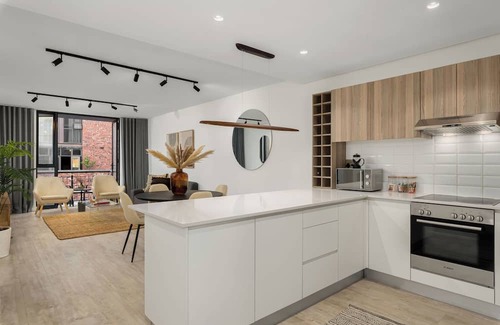 Flora Park Apartment | Modern Greenpoint Getaway