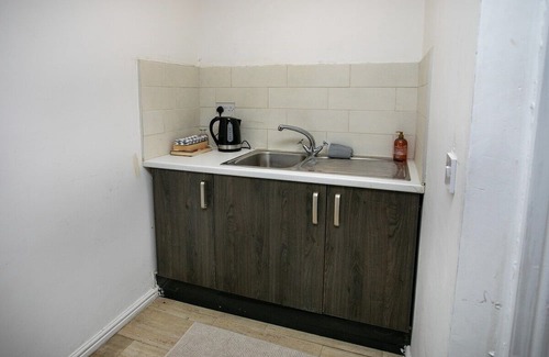 Leicester House | 5-Br House, Sleeps 9, Free Parking, Monthly Saving
