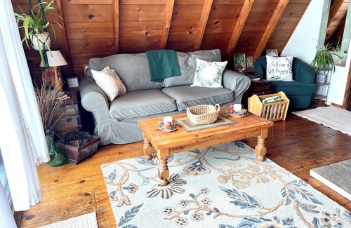 Thompson Ridge Ski Chalet | Cozy chalet at Goat Sanctuary with water views