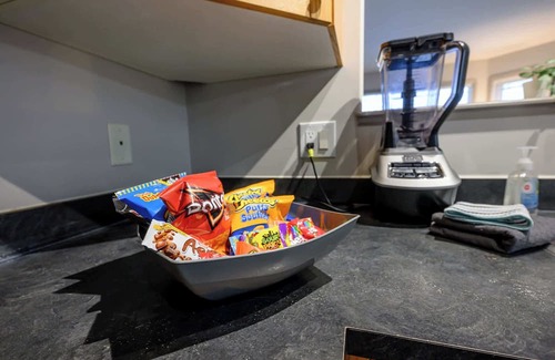 Grande Prairie House | King Bed | Workspace | Fast Wi-Fi | Long Stays OK