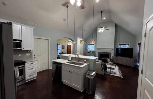Starkville House | Peaceful, newly renovated 3 bedroom house located less than 1 mile away from MSU