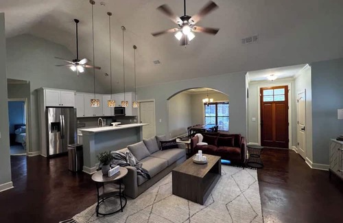Starkville House | Peaceful, newly renovated 3 bedroom house located less than 1 mile away from MSU